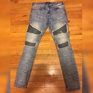 Women's ripped and distressed denim Jeans!